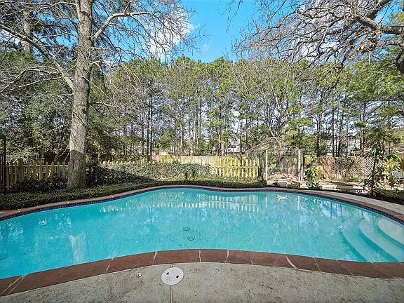 3rd image of 18611 Bluewater Cove Dr