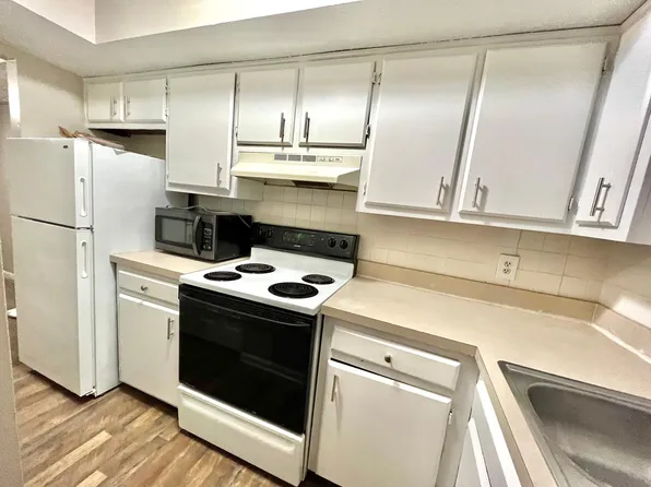 573 Delzan Pl, Lexington, KY 40503