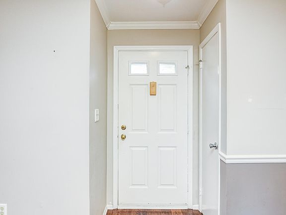 3rd image of 115 Dundee Court