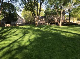 2320 W Persimmon Cir, Olathe, KS 66061