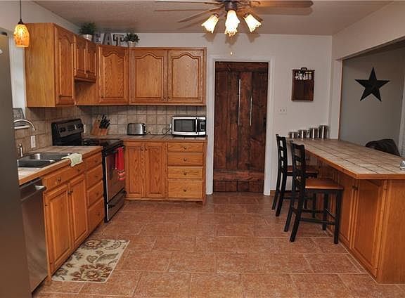 3rd image of 425 Southwest Dr