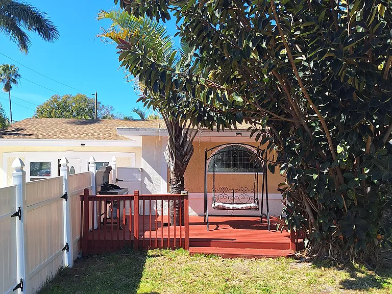 Deville Dr E — Photo 13