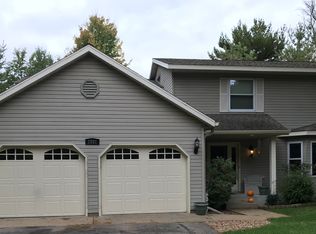 2031 Red Oak Dr, Plover, WI 54467