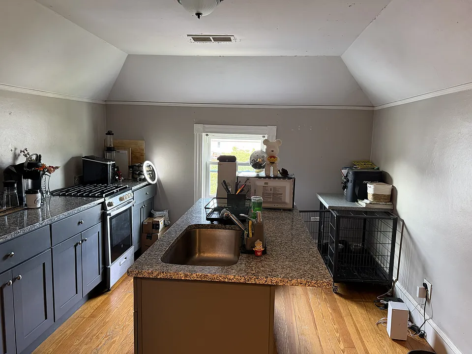 166 Nelson St #2