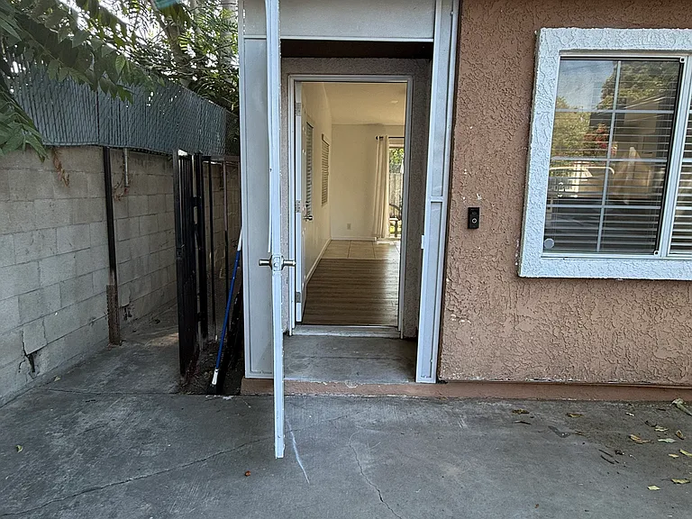 145 S 2nd Ave #1 — Photo 3
