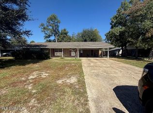 2276 Sunkist Country Club Rd, Biloxi, MS 39532