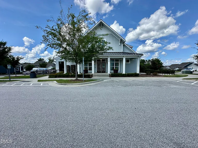 304 Skymont Dr — Photo 33