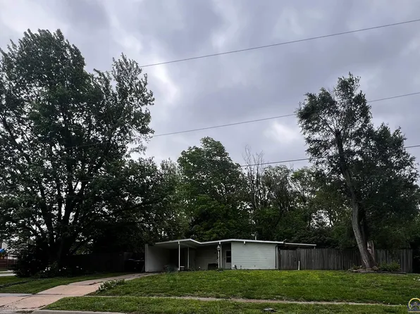 3725 SW 37th St, Topeka, KS 66614