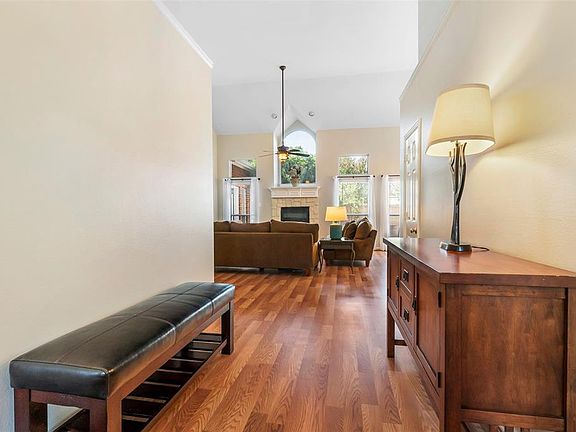 4th image of 5027 Enclave Ct