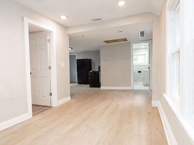 1600 E 49th St #2 — Photo 6