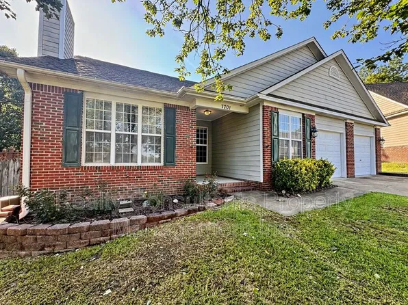 7701 Redwood Ave, Fayetteville, NC 28314