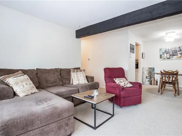 40 Cowesett Ave APT 33, West Warwick, RI 02893