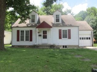 830 Division St, Charleston, IL 61920