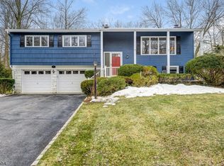 192 River Bend Rd, Berkeley Heights, NJ 07922