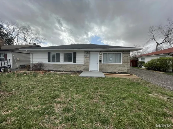 1156 Kutz St, Cahokia, IL 62206