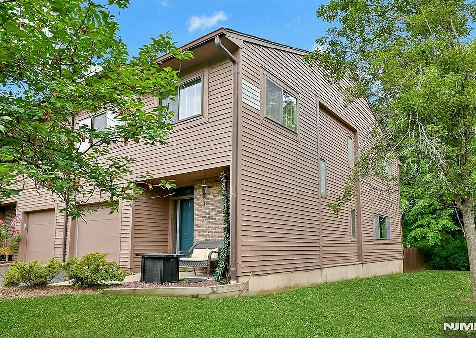 1st image of 211 Yorktowne Ct #211F