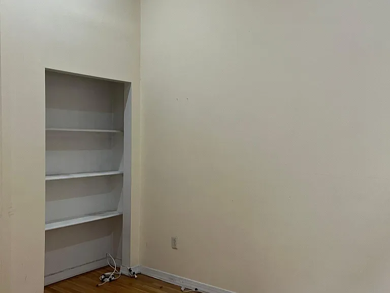214 Market St #2R — Photo 9