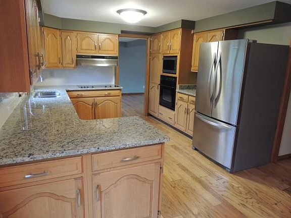 2nd image of 821 Rosewood Ter