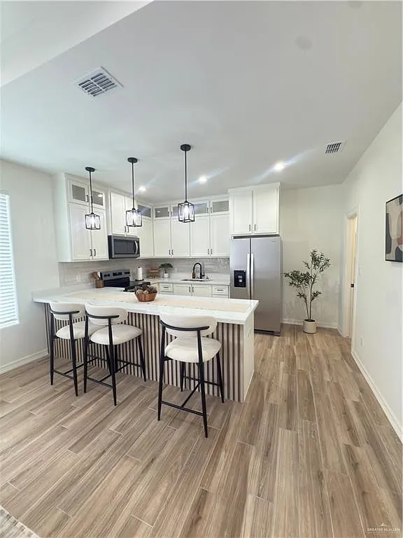 3 bed, 2.0 bath, 1090 sqft, $1,350 — Photo 4