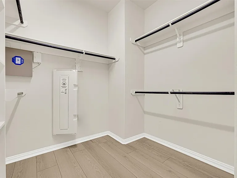 2414 Willow Fall Ln — Photo 16