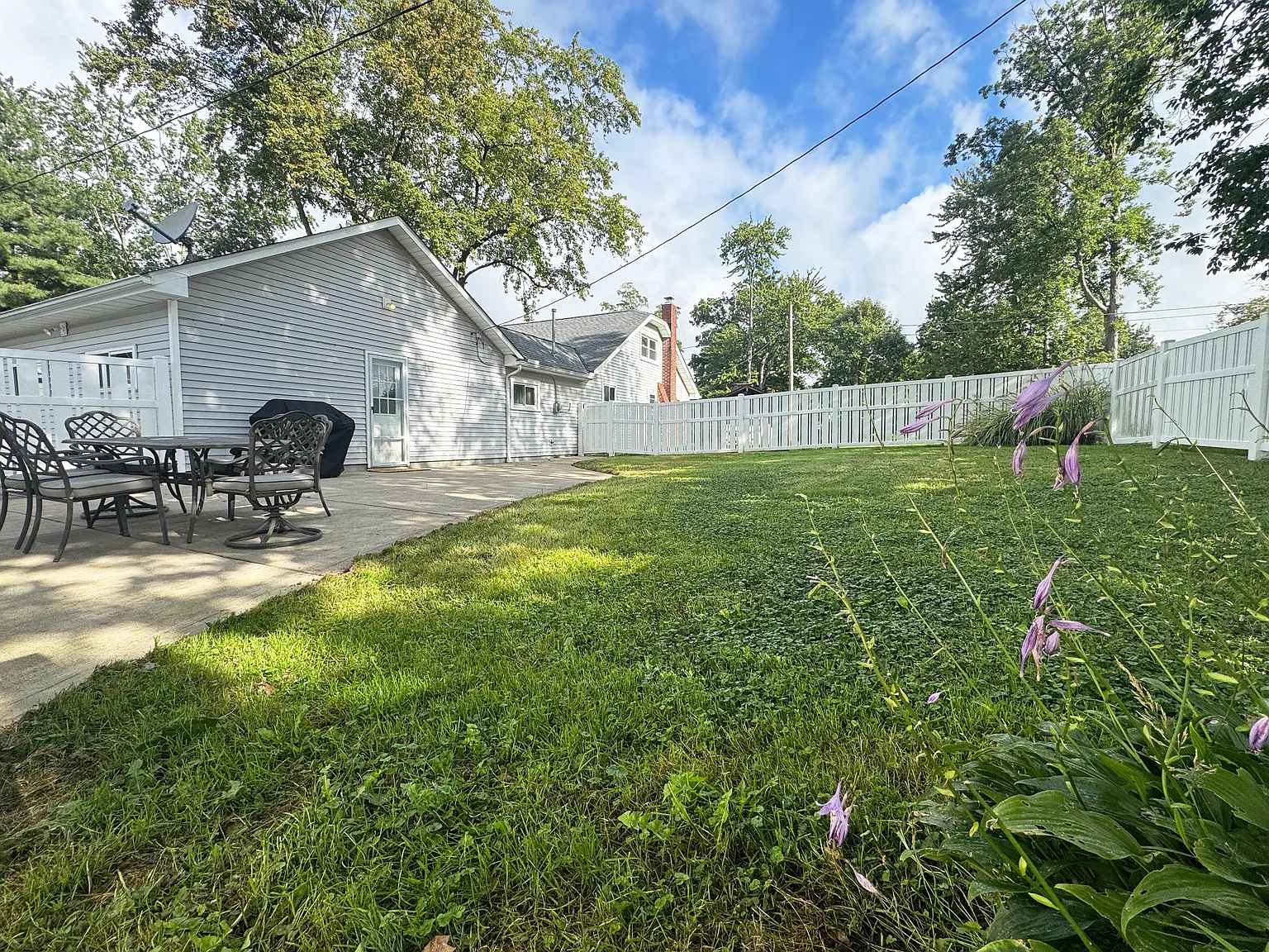 3 bed, 1795 sqft, $2,450 — Photo 3