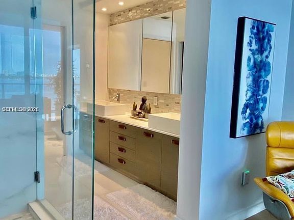 5th image of 2020 N Bayshore Dr #A1606
