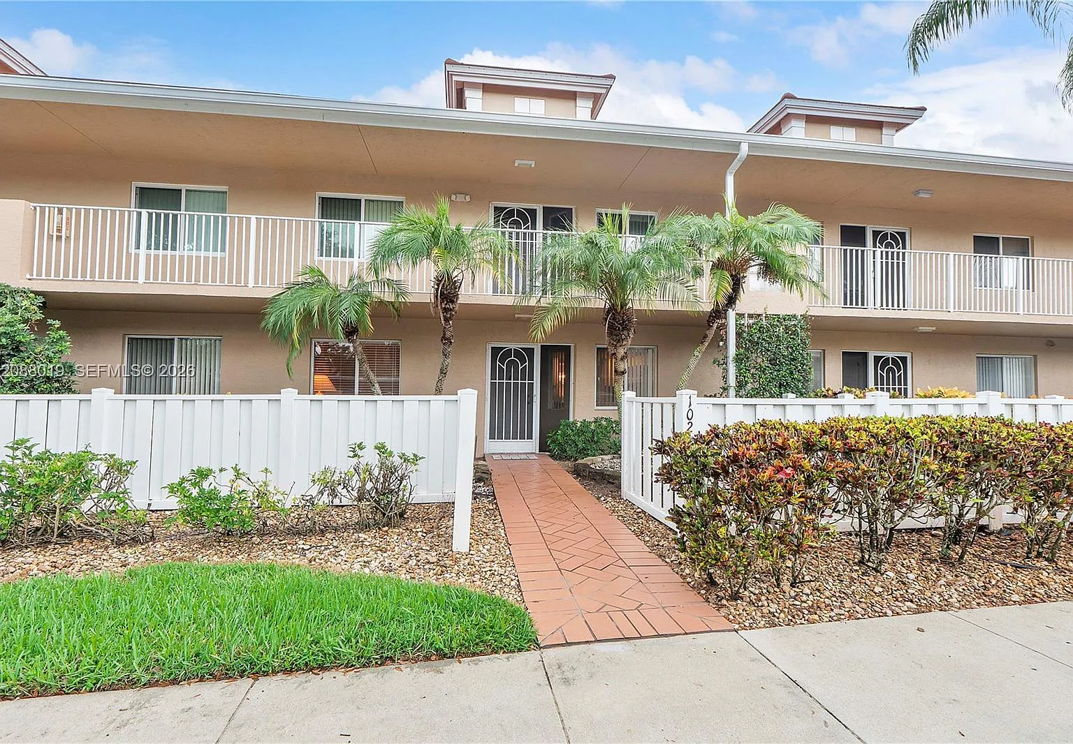 Regal Shores Condo — Photo 2