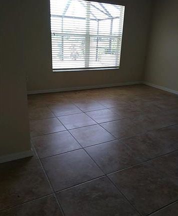 4th image of 1418 NE 34th St