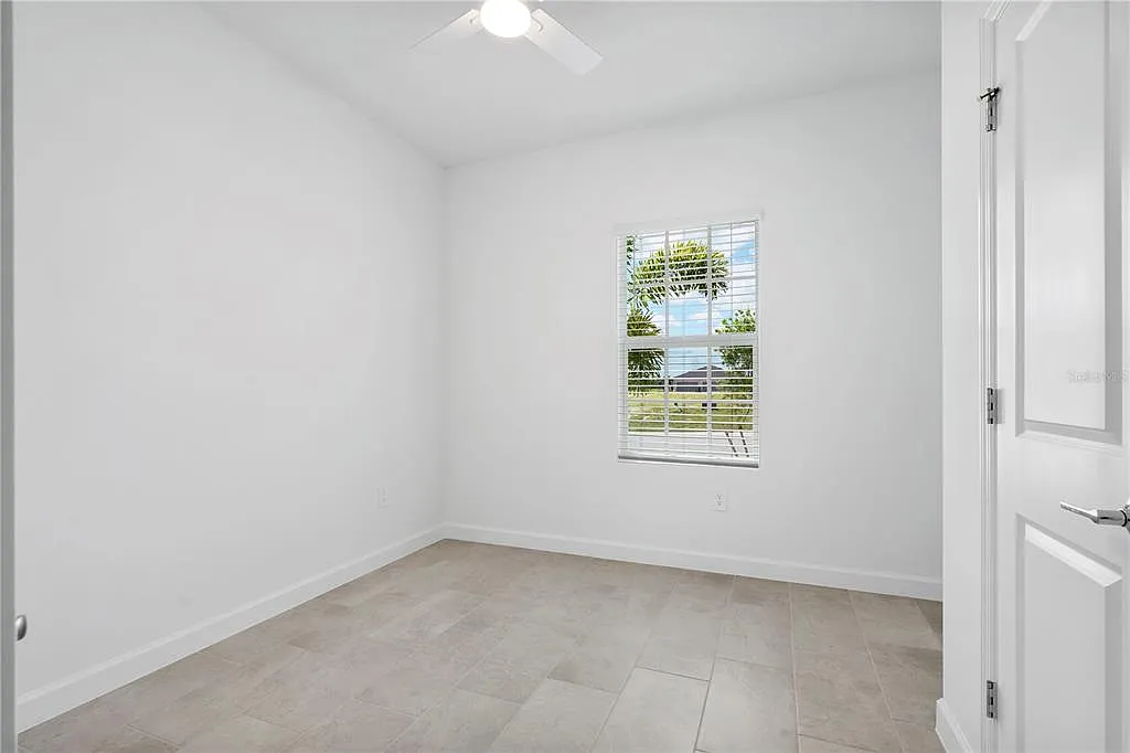 4 bed, 3.0 bath, 1933 sqft, $3,400 — Photo 4