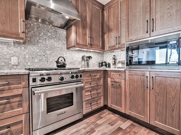 4th image of 98 San Jacinto Blvd #704