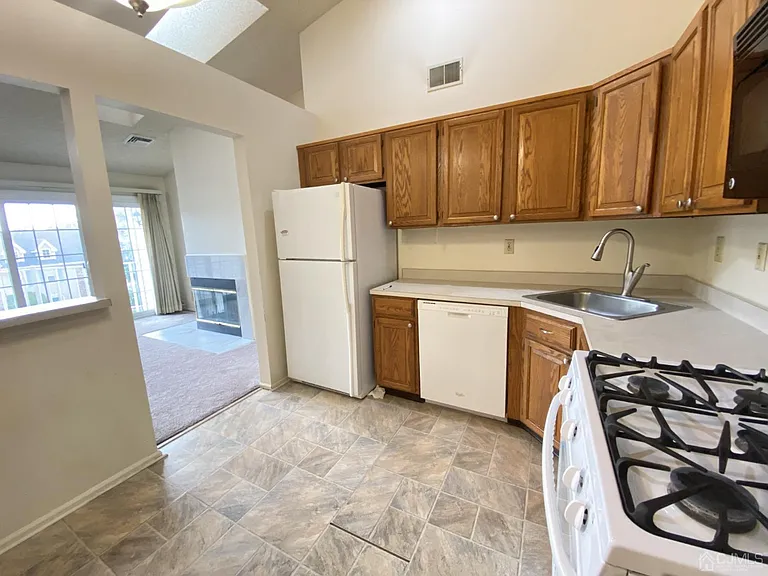 31 Dartmouth Way — Photo 11