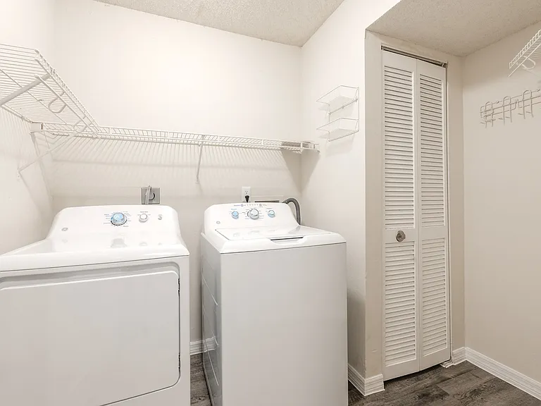 Fisherman's Landing Apartment Homes — Photo 13