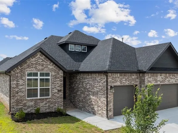 405 Casella St, Tontitown, AR 72762