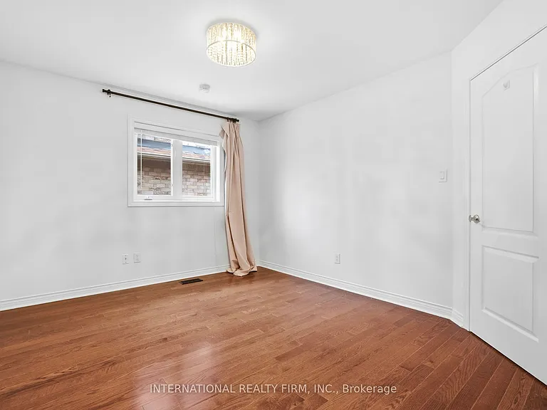 68 Old Orchard Cres — Photo 37