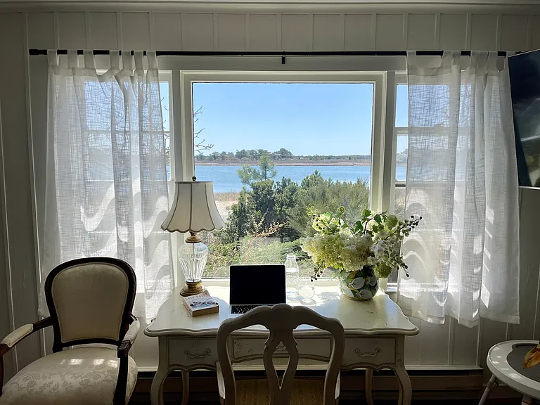 647 Lazy Point Rd — Photo 10