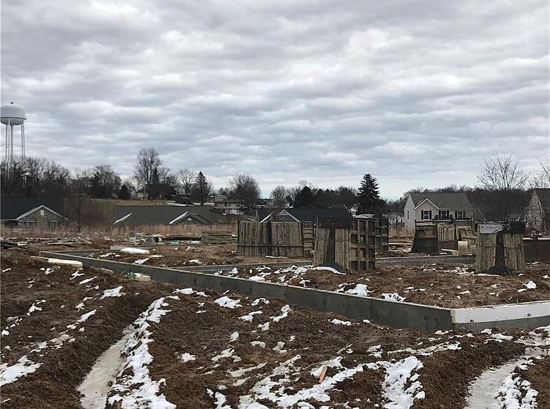 1st image of 108 Essex Ct #108