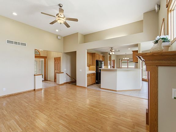 5th image of 2402 Suncrest Dr