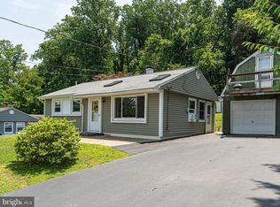 8 Fahnestock Rd, Malvern, PA 19355