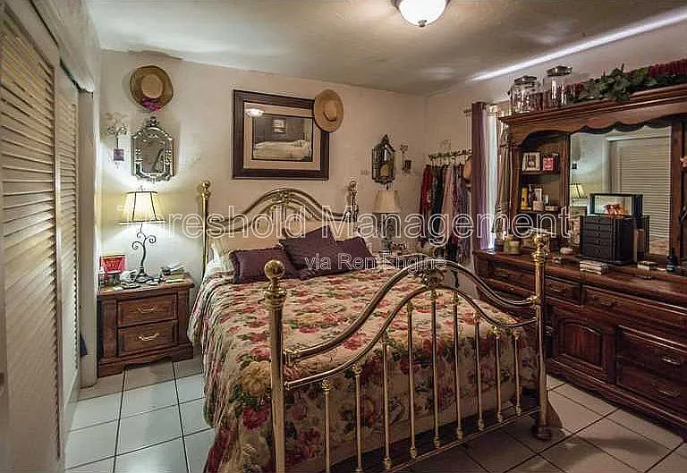 6910 SW 64th Ave — Photo 36