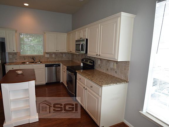 5th image of 1822 N Fitzhugh Ave Suite 10