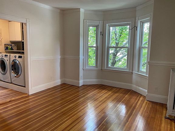 5th image of 1560 Cambridge St #3