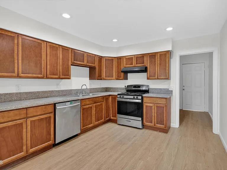 3307 Belden St — Photo 9
