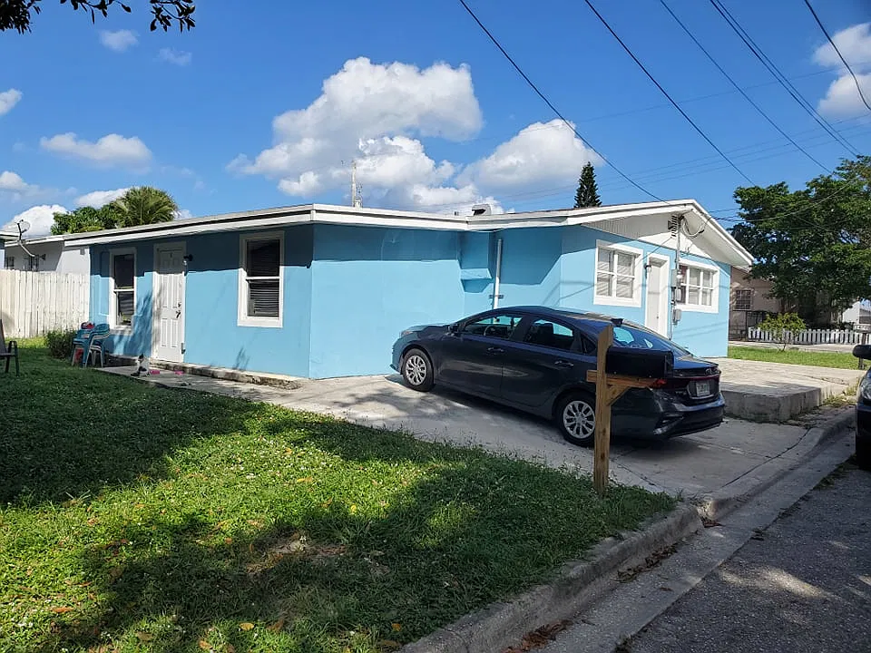 3 bed, 1104 sqft, $2,350 — Photo 1