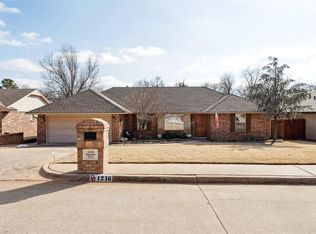 1216 Devonshire Ct, Edmond, OK 73034