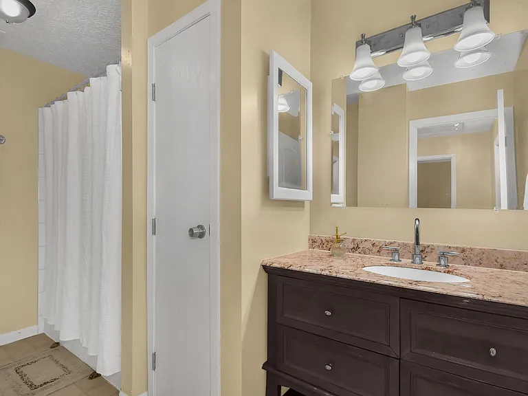 3084 Highland Park Dr — Photo 10