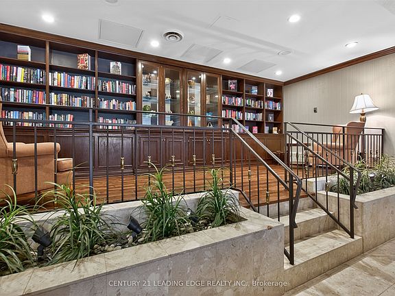 4th image of 33 Weldrick Rd E #1011