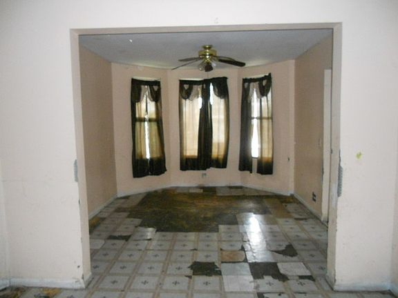3rd image of 835 N Saint Louis Ave