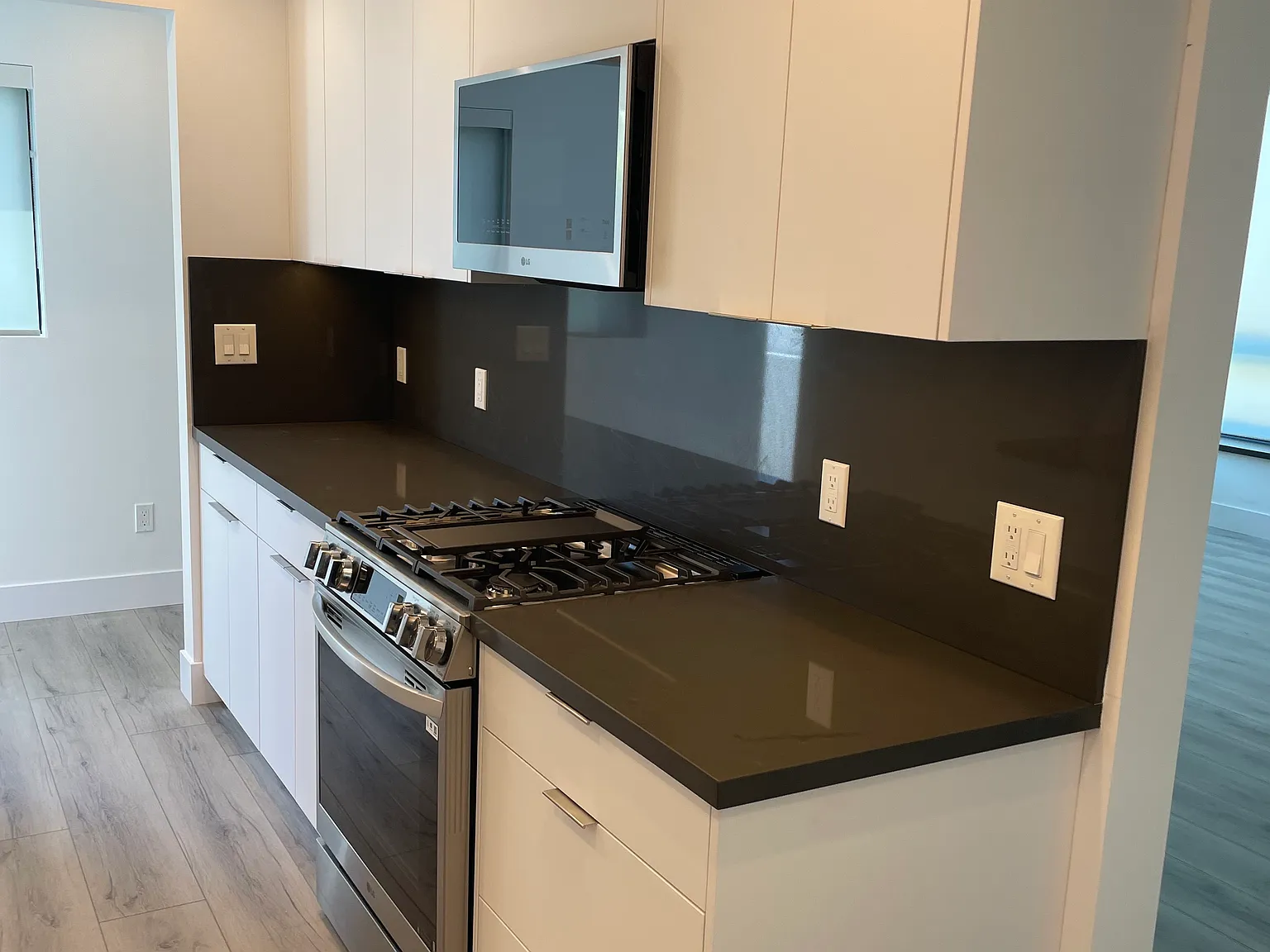 2 bed, 2.5 bath, 1200 sqft, $4,500 — Photo 4