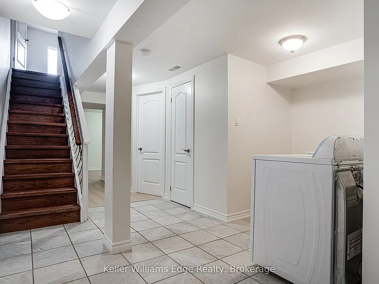 93 Glendarling Cres — Photo 39