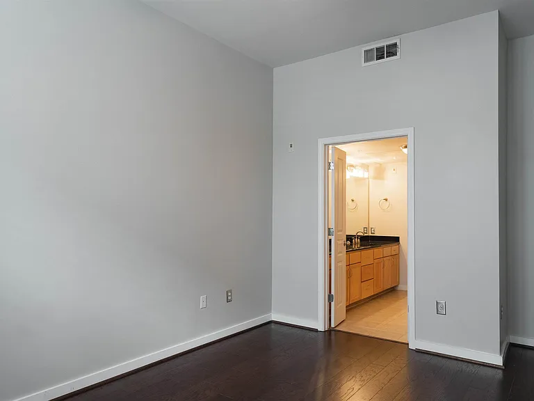 2020 5th Ave S #137 — Photo 10